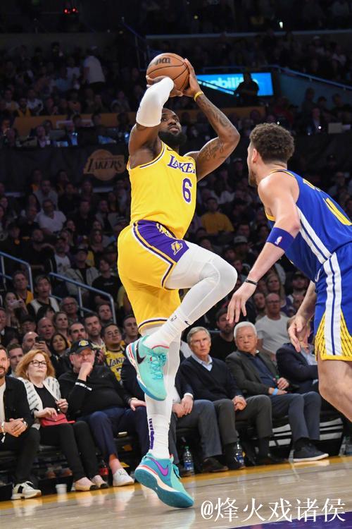 浓眉33+11詹姆斯27+14 湖人险胜爵士回西部第5 浓眉33+11詹姆斯27+14 湖人险胜爵士回西部第5